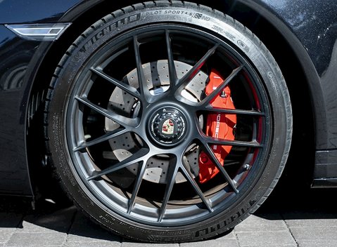 Porsche 911 (991.2) Targa 4 GTS 12