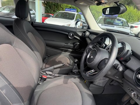 Mini Hatch 1.5 Cooper Euro 6 (s/s) 3dr 23
