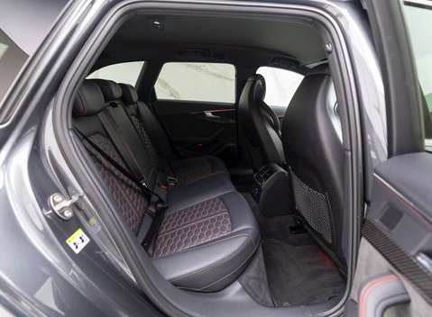 Audi RS4 Avant Carbon Edition 13