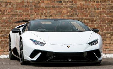Lamborghini Huracan Spyder LP640-4 Performante 1