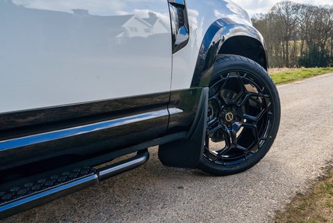 Land Rover Defender 90 Obsidian WideTrak D250 S Hardtop 6