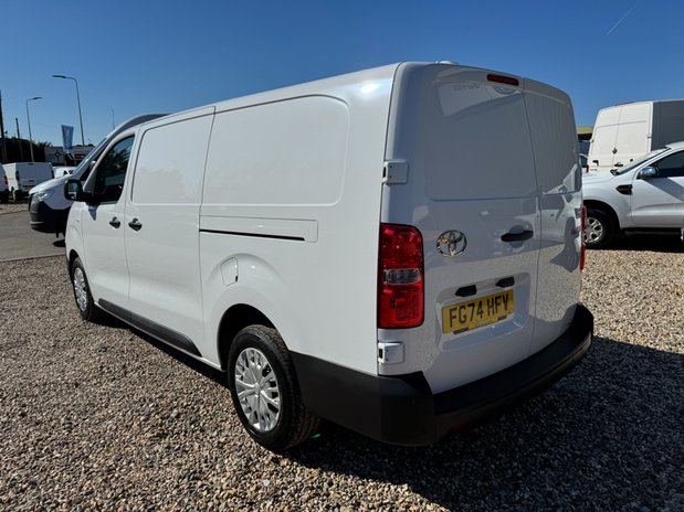 Toyota Proace MWB L2H1 [SOLD MM] Low Roof Icon Air Con Nav Sensors EURO 6 10