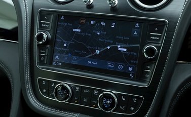 Bentley Bentayga V8 21