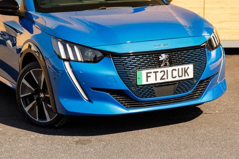 Peugeot 208 GT PREMIUM 11