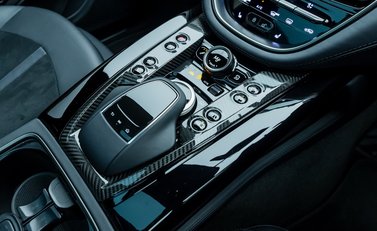 Aston Martin DBX 707 22