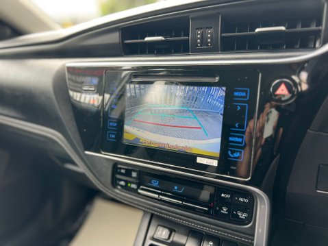 Toyota Auris VVT-I ICON TECH TOURING SPORTS 46