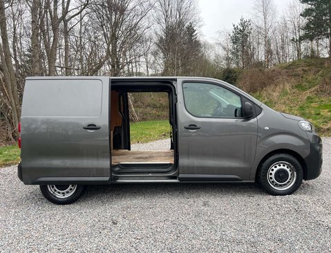 Peugeot Expert 2.0 Expert Professional Premium L1 Blue HDi 12