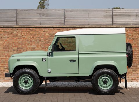 Land Rover Defender 90 Heritage Hard Top 2