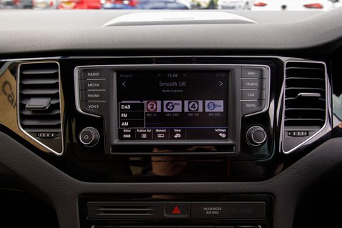 Volkswagen Golf SV GT TSI 21