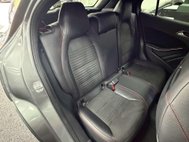 Mercedes-Benz GLA 1.6 GLA180 AMG Line Edition SUV 5dr Petrol 7G-DCT Euro 6 (s/s) (122 ps) 37