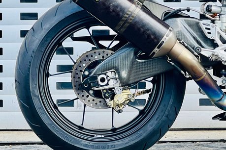 Aprilia RSV RSV 4 Factory 7