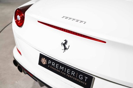 Ferrari California T. MAGNERIDE SUSPENSION. BESPOKE INTERIOR. TWO-TONE BODYWORK. CARPLAY. 56