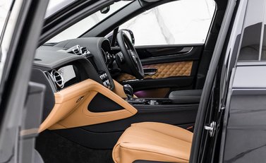 Bentley Bentayga V8 13