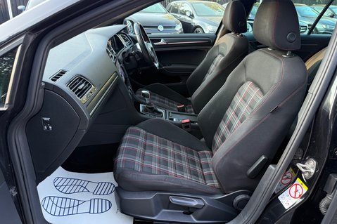 Volkswagen Golf GTI PERFORMANCE TSI DSG - PANORAMIC SUNROOF  4