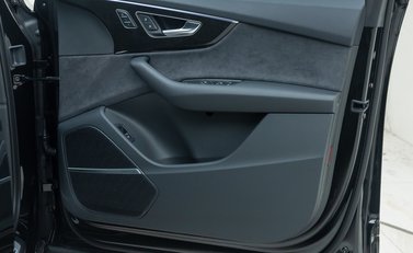 Audi SQ7 BLACK EDITION 27