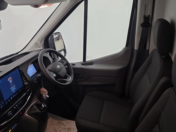 Ford Transit Transit 350 L3 Diesel FWD 2.0 Eco blue 165ps H2 Limited Van [NAV} 16