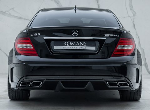 Mercedes-Benz C63 AMG BLACK SERIES 8