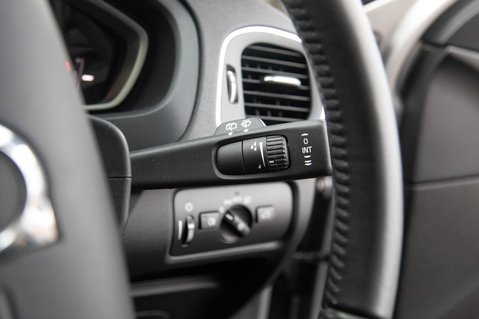 Volvo V40 T2 MOMENTUM 18