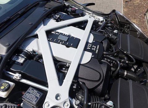 Aston Martin DB11 14