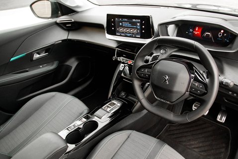 Peugeot 208 PURETECH ALLURE PREMIUM PLUS S/S 4