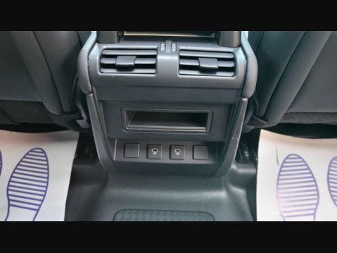 Land Rover Defender X-DYNAMIC SE 15