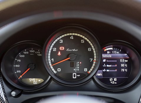 Porsche Macan Turbo 19