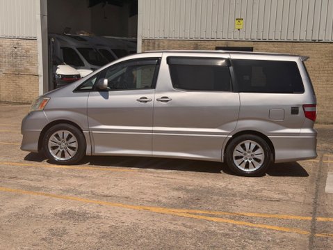 Toyota Alphard 4