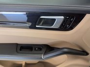 Porsche Cayenne 3.0 Cayenne V6 Auto 4WD 5dr 42