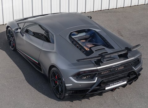 Lamborghini Huracan LP640-4 Performante 9