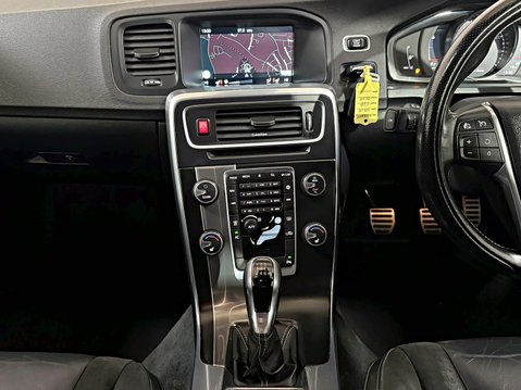 Volvo V60 D3 R-DESIGN NAV 2.0 MANUAL 16