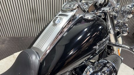 Harley-Davidson Touring 1690 FLHRC ROADKING CLASSIC 2012, MANY EXTRAS, LONG MOT 44