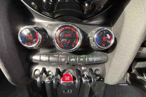 Mini Hatch COOPER 1.5 CHILLI LOOK! JUST 46000 MILES! SERVICE HISTORY! MINI CONNECTED 22
