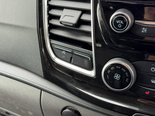 Ford Transit Custom Crew Cab AUTO SWB L1H1 Sport 320 Air Con SELECT 40