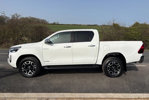 Toyota Hilux Invincible 4WD D-4D Double Cab Pickup 7