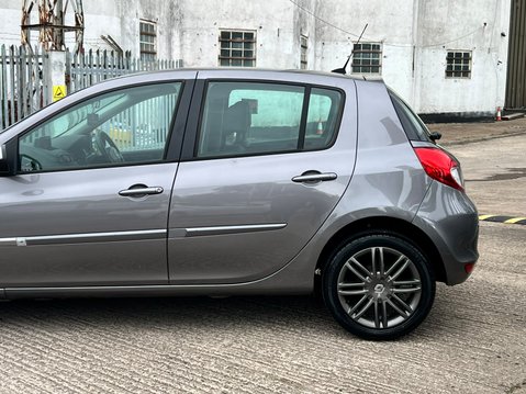 Renault Clio DYNAMIQUE TOMTOM 16V 19