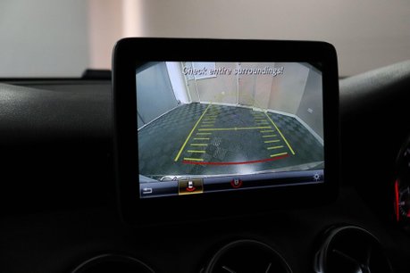 Mercedes-Benz GLA GLA 180 URBAN EDITION 36