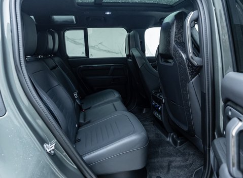 Land Rover Defender OCTA EDITION ONE 16