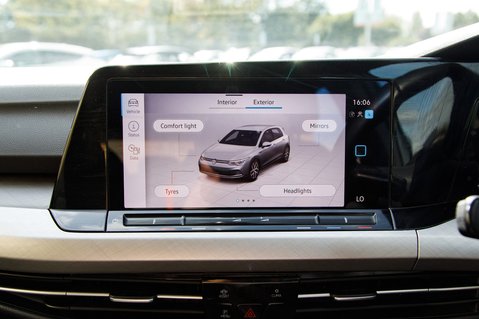 Volkswagen Golf LIFE TSI 27