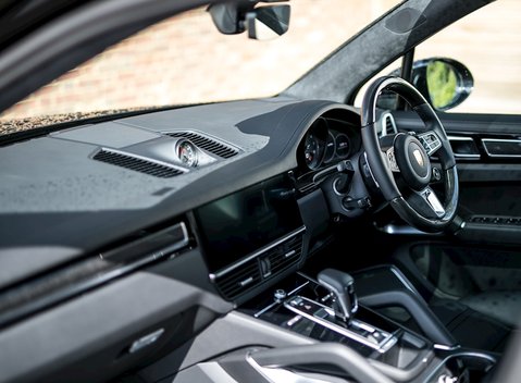 Porsche Cayenne Turbo (New Model) 16