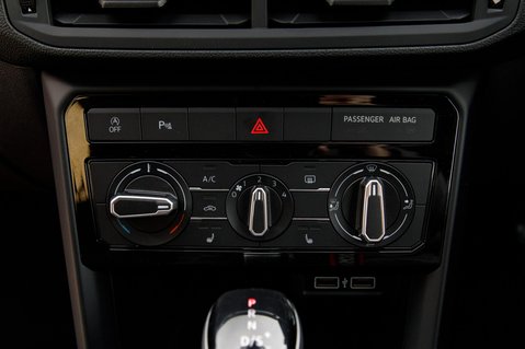 Volkswagen T-Cross SE TSI DSG 32