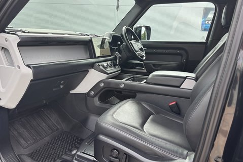 Land Rover Defender 90 D300 Hard Top X-Dynamic HSE 13