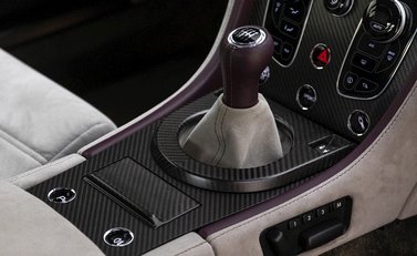 Aston Martin V12 Vantage S AMR 17