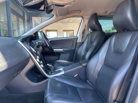 Volvo XC60 2.4 XC60 SE Luxury Nav D4 AWD Auto 4WD 5dr 12