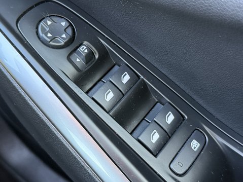 Vauxhall Grandland 1.2 Turbo SRi 5dr 33