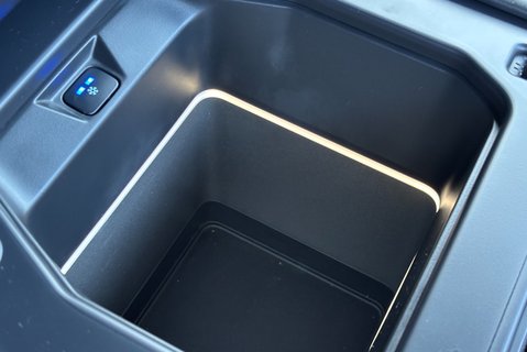 Land Rover Defender 90 D300 Hard Top X-Dynamic HSE 23