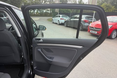 Volkswagen Golf BLUEMOTION MATCH TDI -DEMO +1 OWNER -19 SERVICES -£35 ROAD TAX -SUNROOF 28