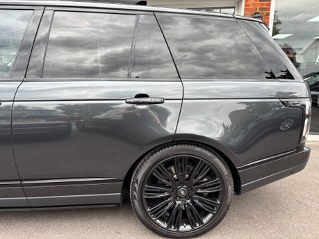 Land Rover Range Rover 4.4 SD V8 Autobiography SUV 5dr Diesel Auto 4WD Euro 6 (s/s) (339 ps) 9