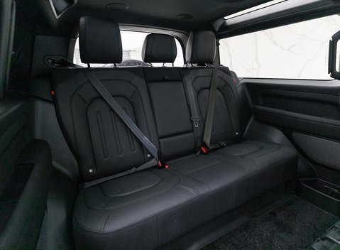 Land Rover Defender 90 X D300 12