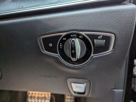 Mercedes-Benz E Class 2.0 E 300 AMG Line de Auto 4dr 82