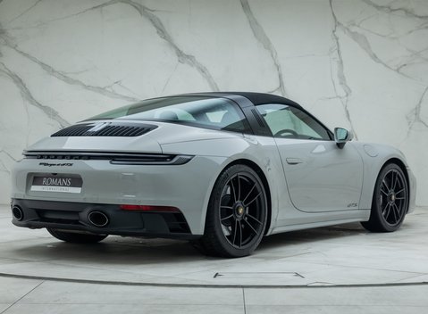 Porsche 911 Targa 4 GTS (992) 8
